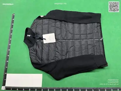 Moncler Cardigan QC photo