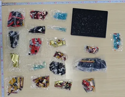 Lego Iron Man Minifigure Box QC photo