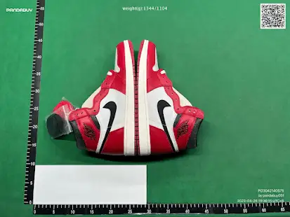Air Jordan 1 Chicago Lost and Found QC photo
