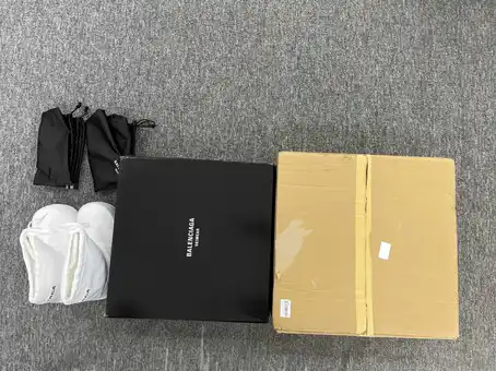 Balenciaga Alaska Ski Boots White QC photo