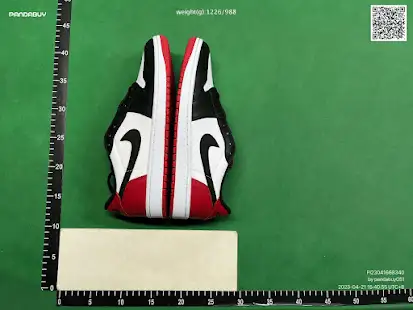 Jordan 1 Low Black Toe QC photo
