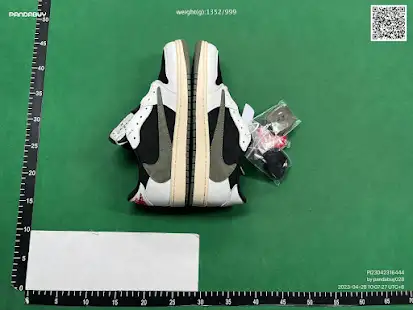 Travis Scott Jordan 1 Low Olive QC photo